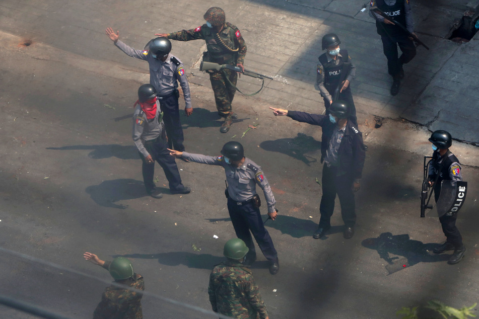 Kaum ein Tag vergeht derzeit ohne neue Horrormeldungen über Polizeigewalt nach dem Putsch in Myanmar.