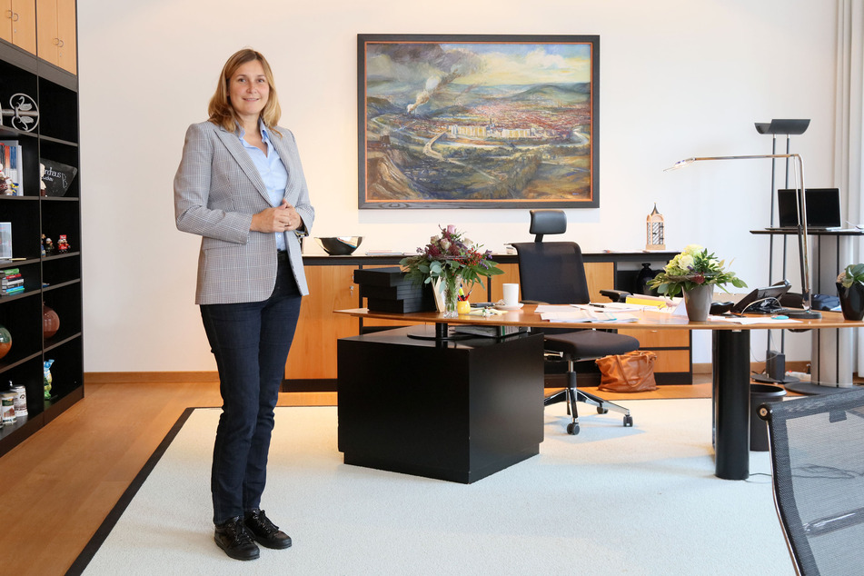 Constance Arndt bezog am Montag ihr Büro im Zwickauer Rathaus. Den ersten Arbeitstag beschrieb die gelernte Einzelhandelskauffrau als "actionreich".