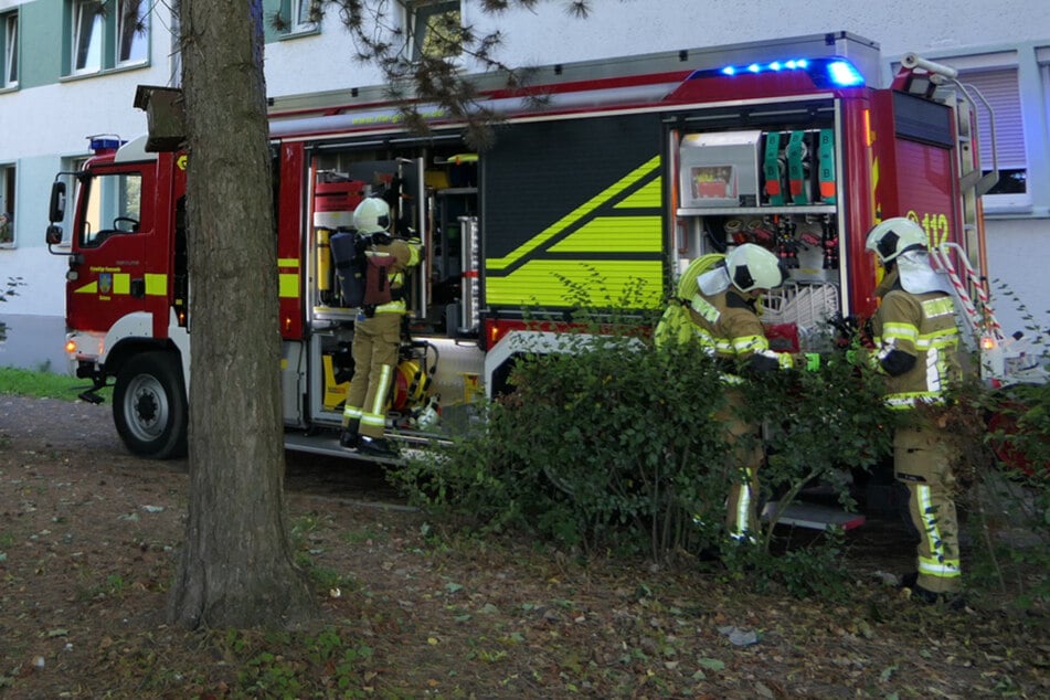 Anwohner entdecken Rauchentwicklung: Kameraden müssen Wohnung aufbrechen