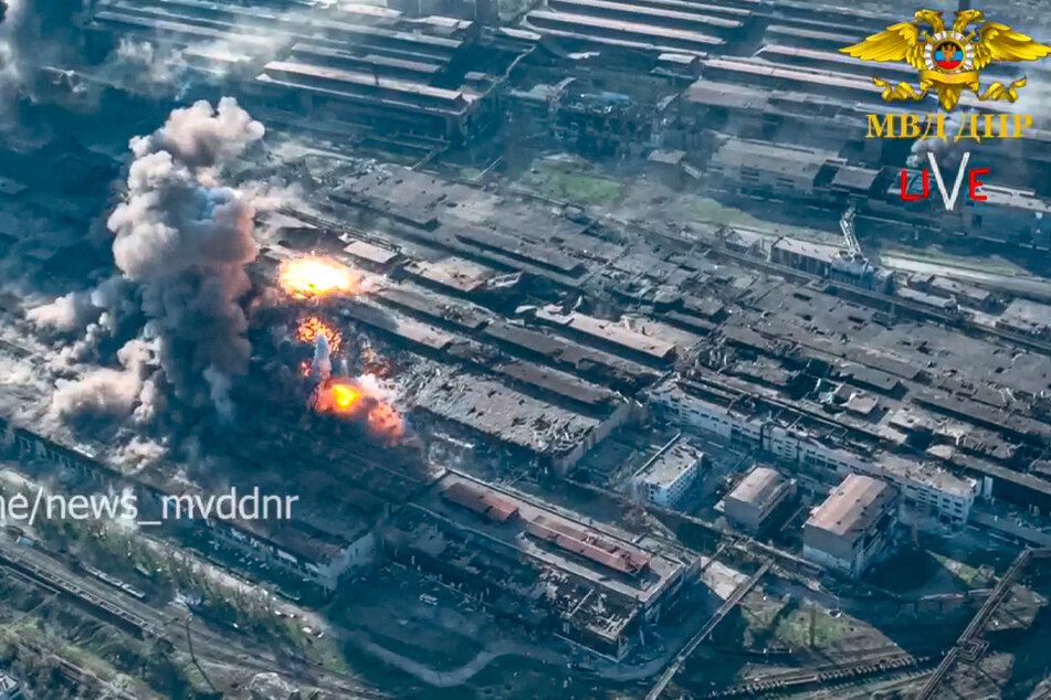 Auf das belagerte Stahlwerk Azovstal gab es in den vergangenen Tagen immer wieder heftige Angriffe.