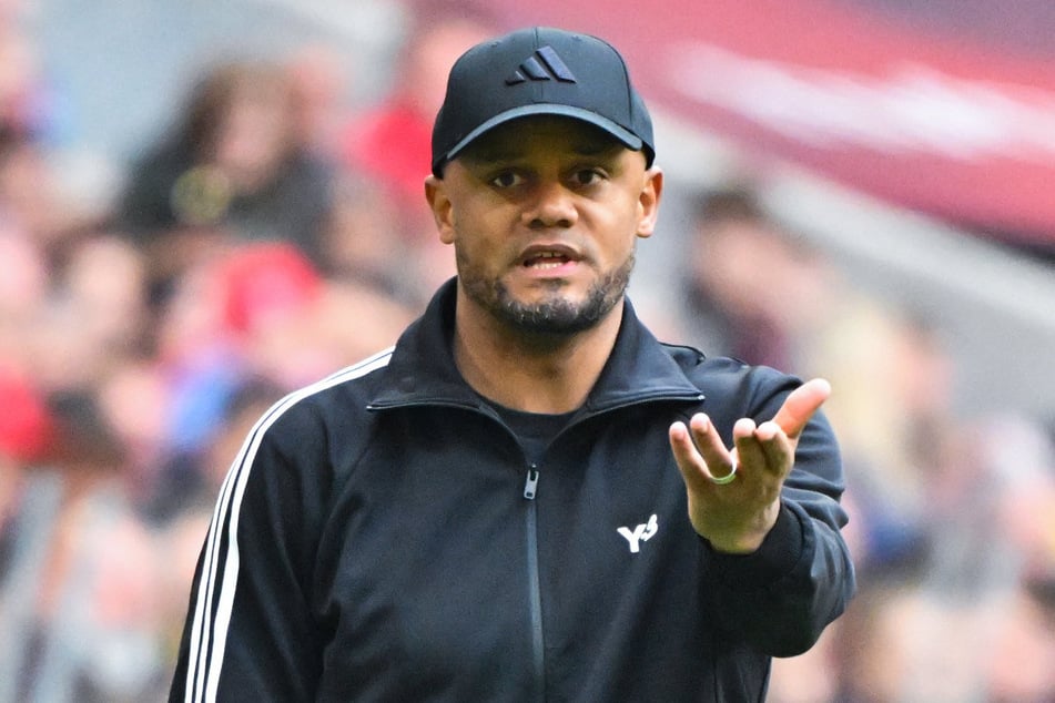 Den Ibiza-Trip einiger seiner Spieler versucht Bayern-Trainer Vincent Kompany (39), ins Verhältnis mit den sonstigen Belastungen zu rücken.