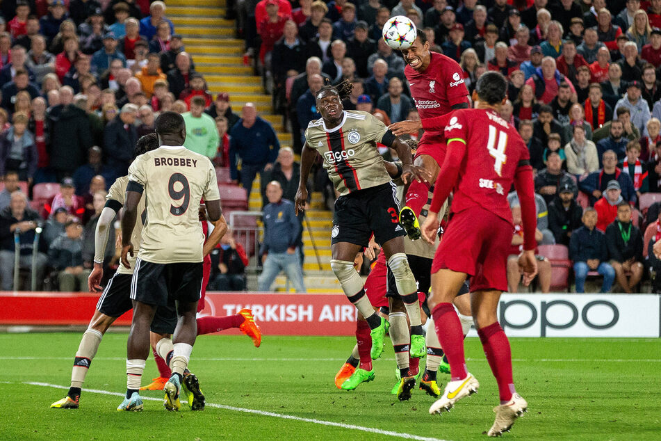 Die entscheidende Szene: Joel Matip (31) köpft in der 89. Minute den FC Liverpool zum Sieg.