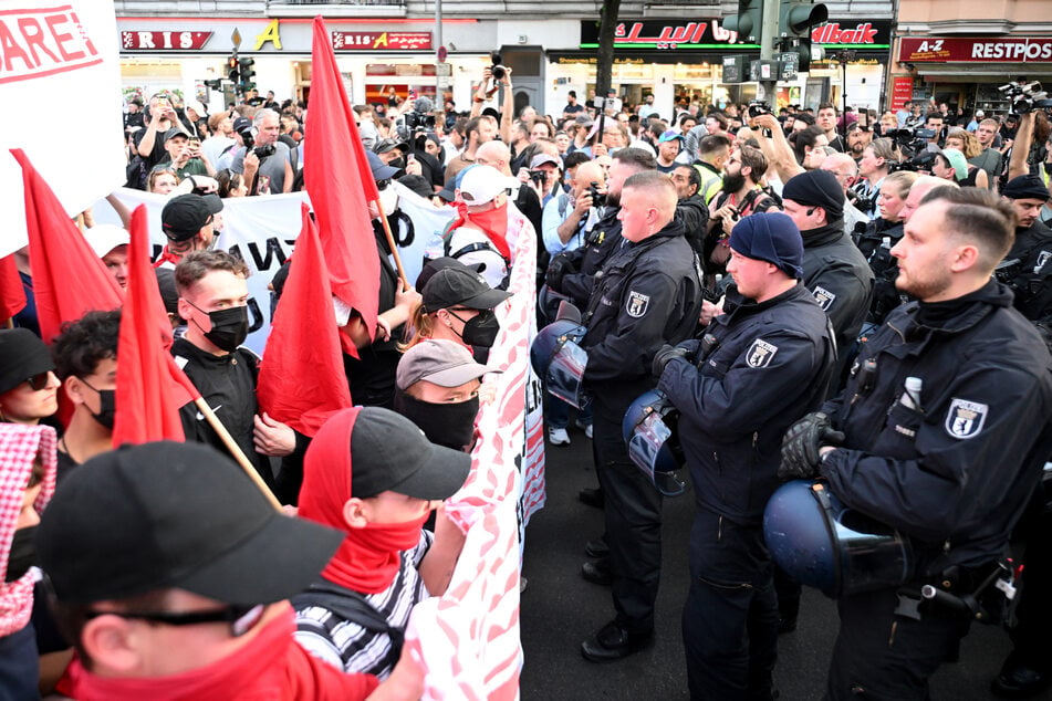 Berlin: Demos am 1. Mai in Berlin: Polizei mit Großaufgebot im Einsatz
