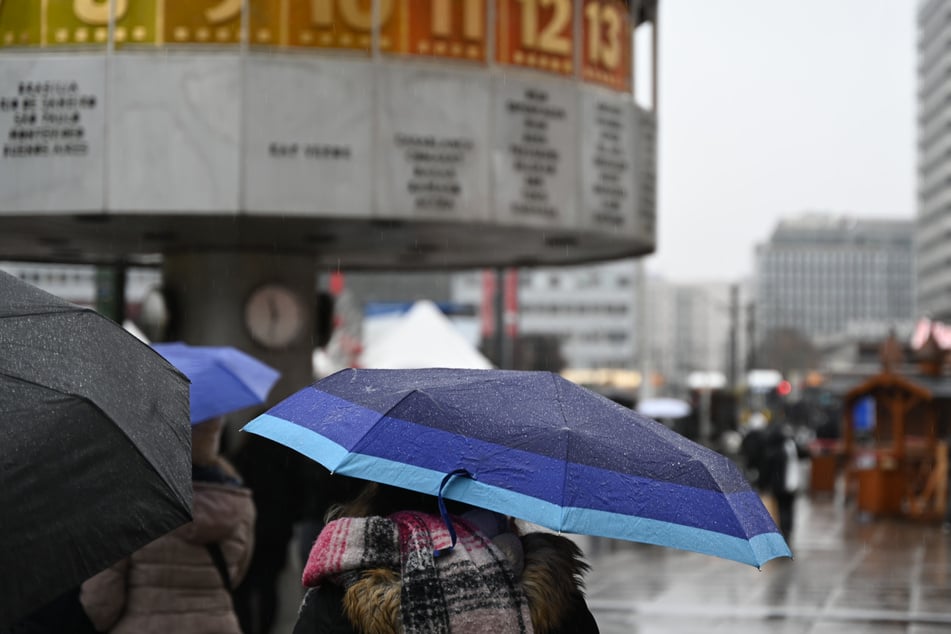 Am Montag und Dienstag müssen sich Berliner und Brandenburger auf starken Wind einstellen. (Symbolbild)