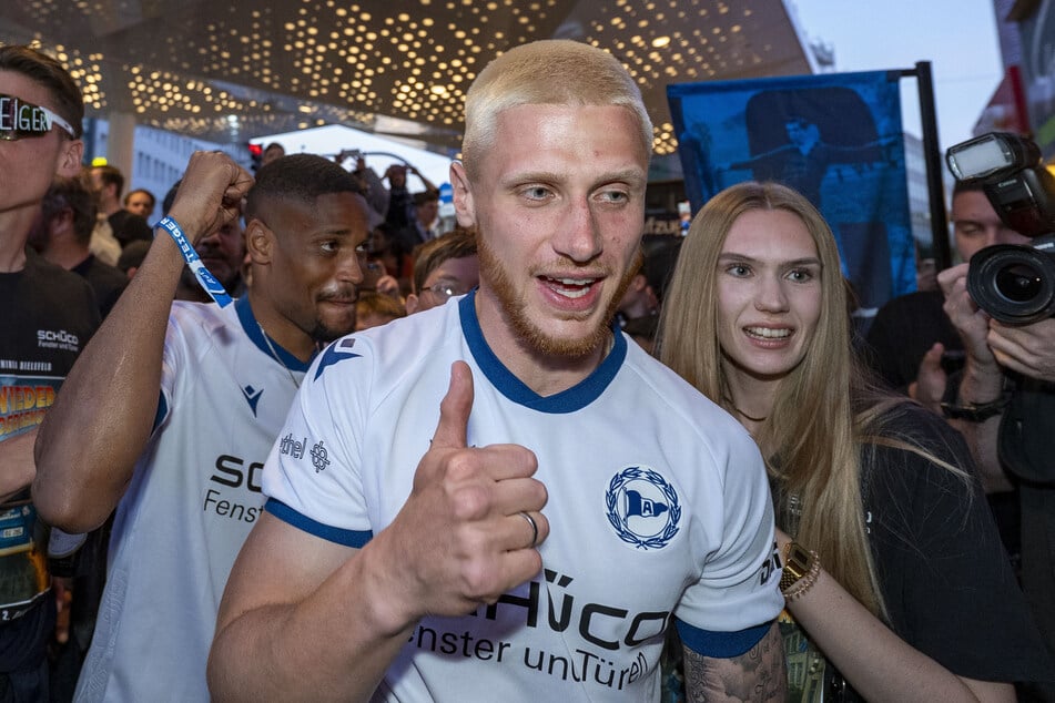 In der Saison 2024/2025 stieg Oppie mit Bielefeld in die 2. Liga auf.