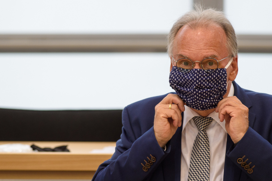Grund für die Kritik der Linken ist Haseloffs Ausscheren bei der bundeseinheitlichen Coronapolitik.