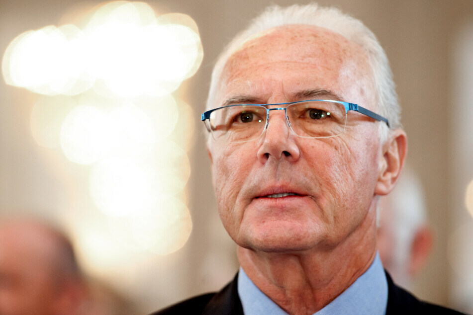 Bayern-Ikone Franz Beckenbauer (76) zeigt sich begeistert von der Leistung der Bayern beim ersten Bundesligaspiel nach Lewandowski.