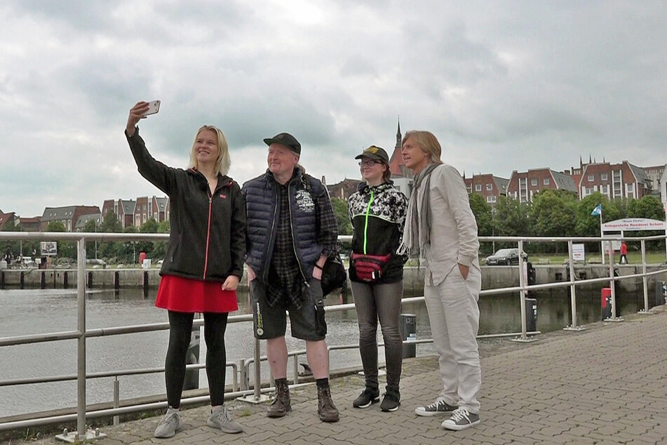 Ein Selfie, zu dem sich auch John Kelly (56) gesellt.