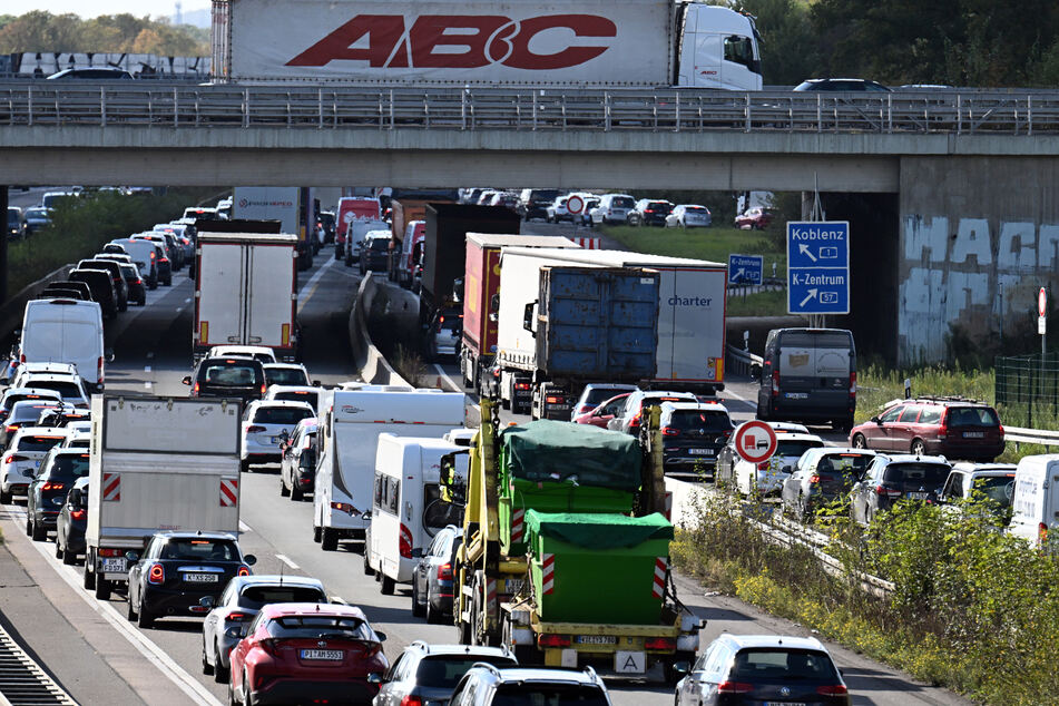 ADAC warnt: Das könnte viel Zeit an Eurem langen Wochenende kosten