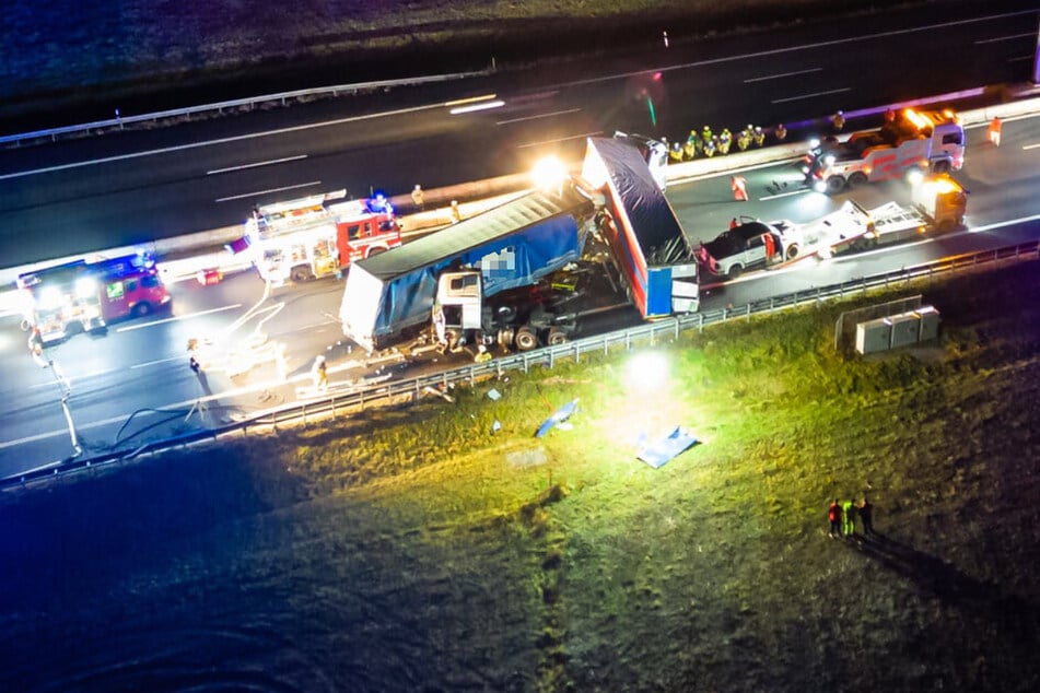 Die A6 musste stundenlang gesperrt werden.