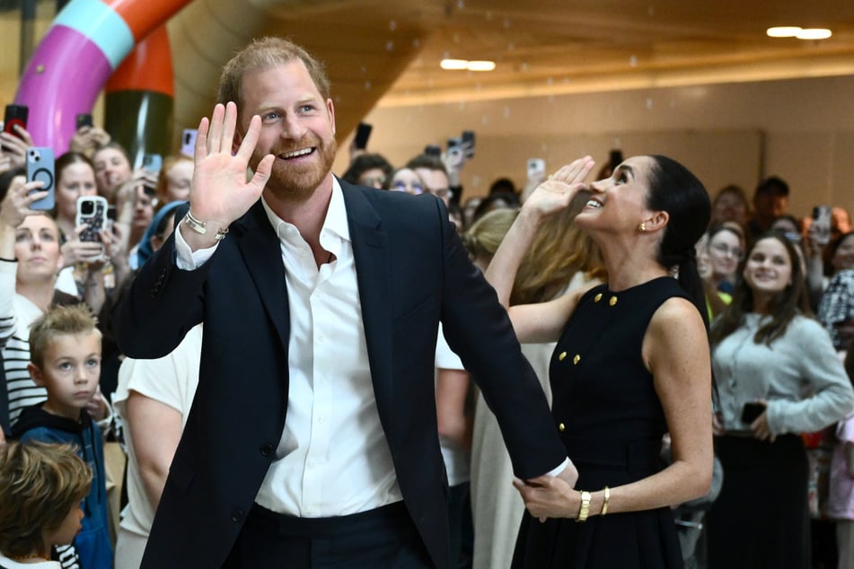 Prinz Harry (41) und Meghan (45) werden in Großbritannien wohl nicht so freudig empfangen werden, wie hier bei einer Benefizveranstaltung in Australien.