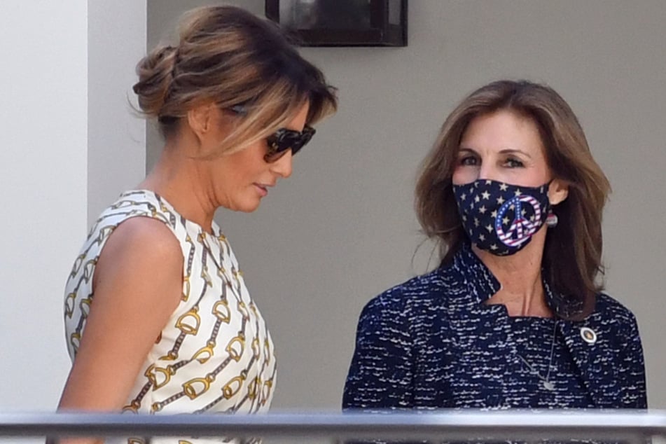 First Lady Melania Trump (50, l) und Wendy Sartory Link, Wahlkampfleiterin von Palm Beach County, nach ihrer Stimmabgabe im Morton and Barbara Mandel Recreation Center.
