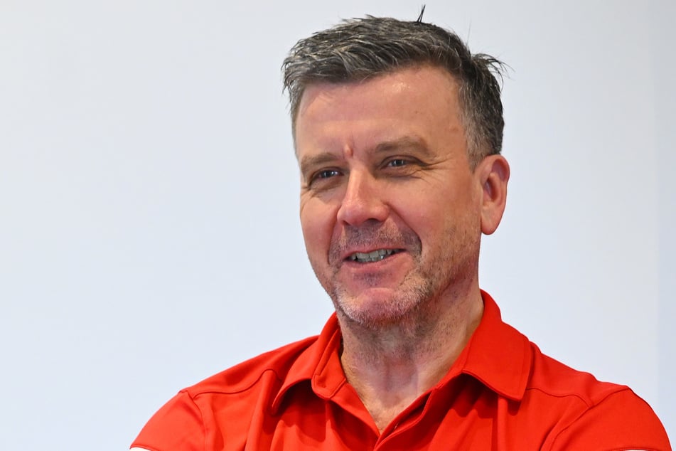 Coach Alexander Waibl (58) schwärmte von den ersten Einheiten in voller Frauenstärke.