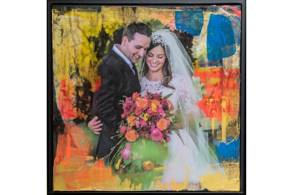Hochzeitspaare können sich ihr Ja-Wort in einem Mix aus Foto und Acrylfarbe verewigen lassen.