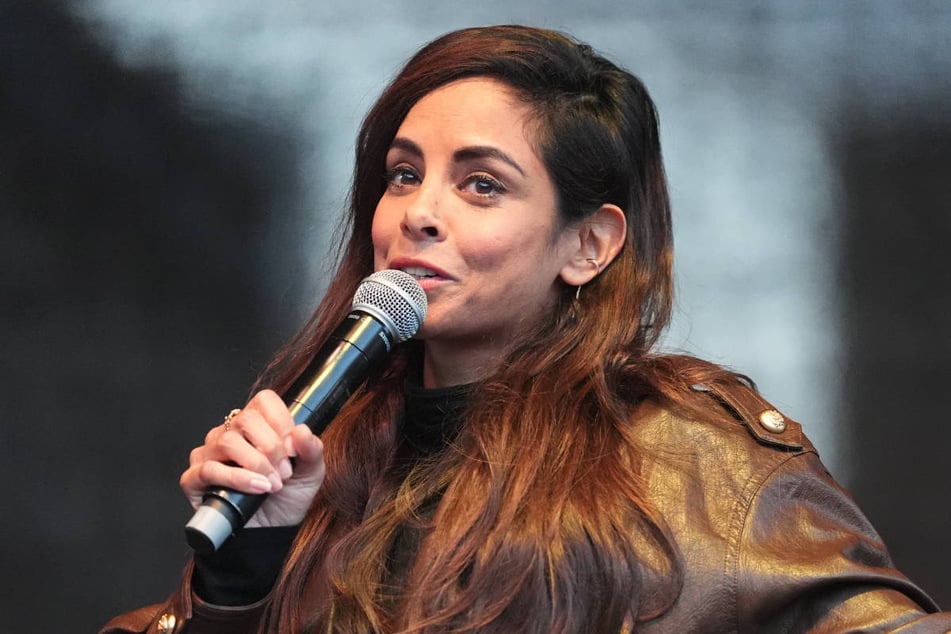 Die Staatsanwaltschaft Potsdam soll zukünftig die Ermittlungen im Fall von Collien Fernandes (44) führen, die schwere Vorwürfe gegen ihren Ex-Mann erhebt.