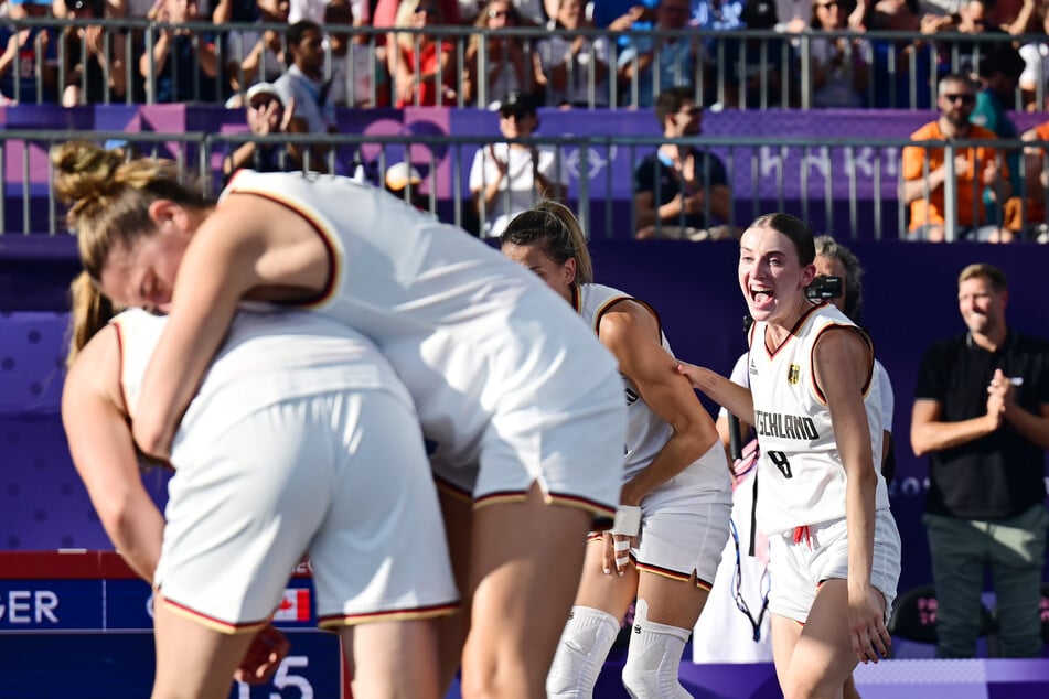 Die deutschen 3x3-Basketballerinnen freuten sich über ihren Finaleinzug - live bewundern konnte das aber nur, wer den Stream laufen hatte.