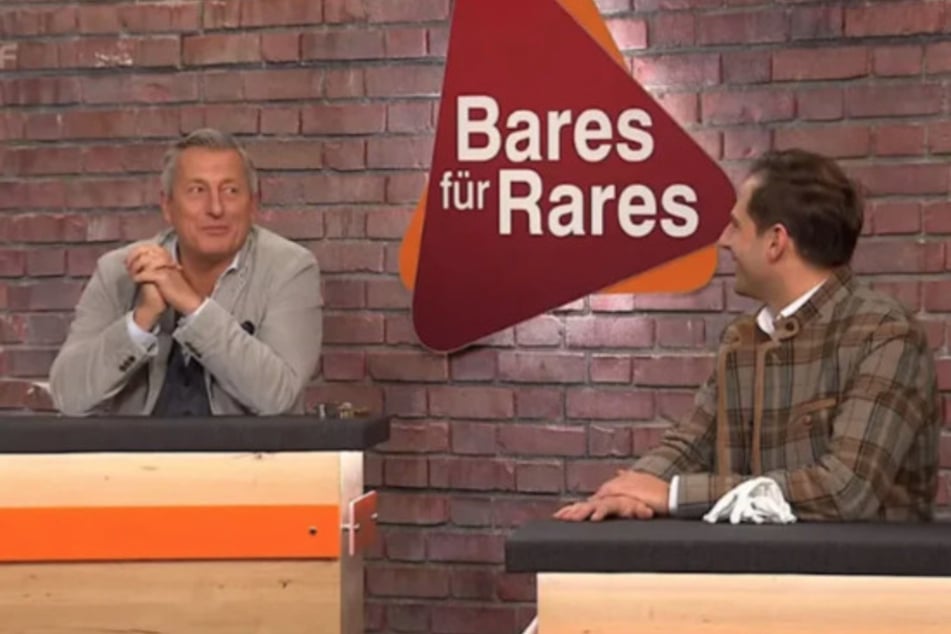 Für sage und schreibe 1300 Euro sichert sich Markus Wildhagen (59, l.) am Ende den Zuschlag.