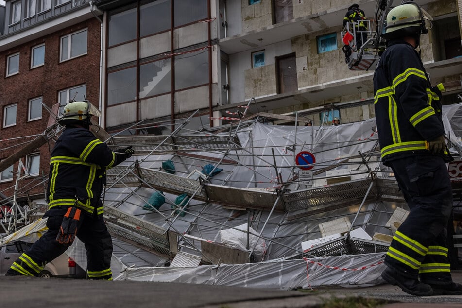 Feuerwehrleute am Einsatzort.