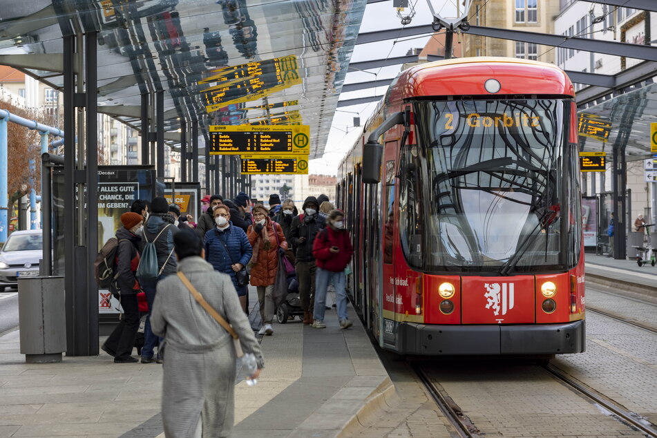 Komisches Jahr 2021: Die Dresdner fuhren weniger mit Bus und Bahn, vergaßen aber mehr Sachen darin.