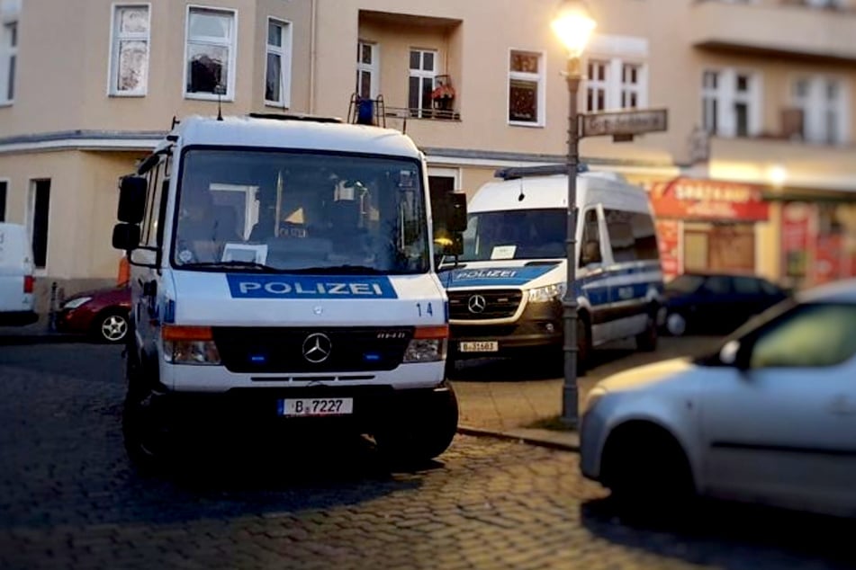 Die Berliner Polizei hat am Dienstagmorgen 14 Objekte durchsucht.