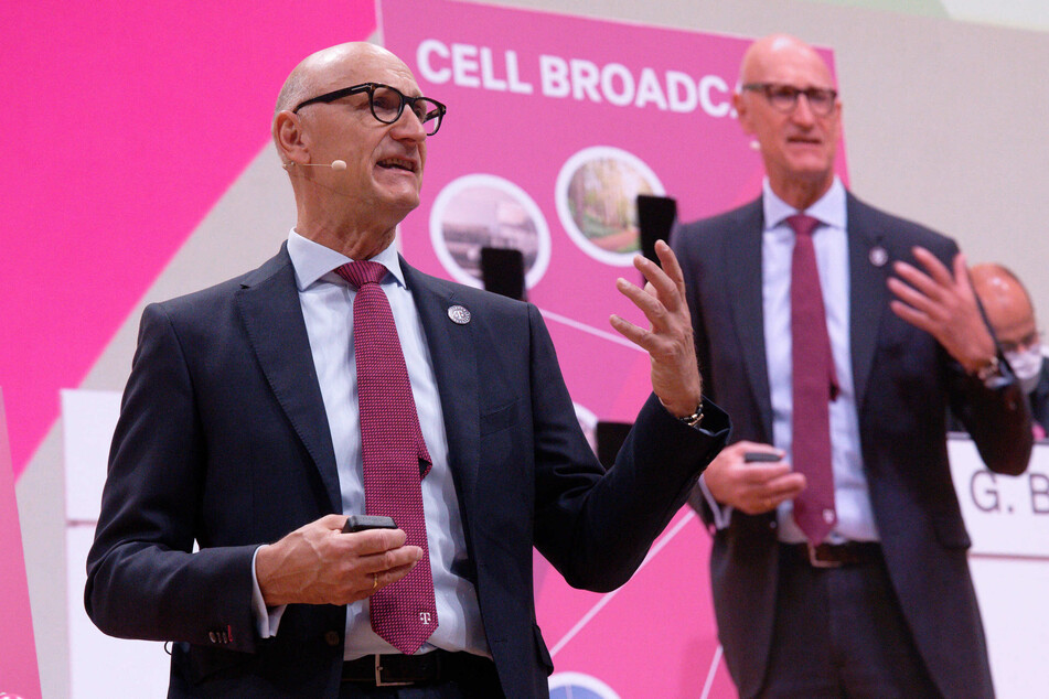 Telekom-Chef Tim Höttges (59) will seine Beteiligung an der amerikanischen Tochter T-Mobile US weiter erhöhen.