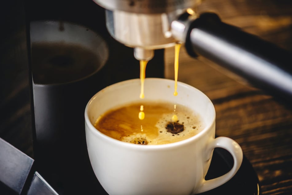 Schneckenkorn im Kaffee: In der Unfallklinikum Murnau hat ein Unbekannter Gift in die Kaffeemaschine gemischt.