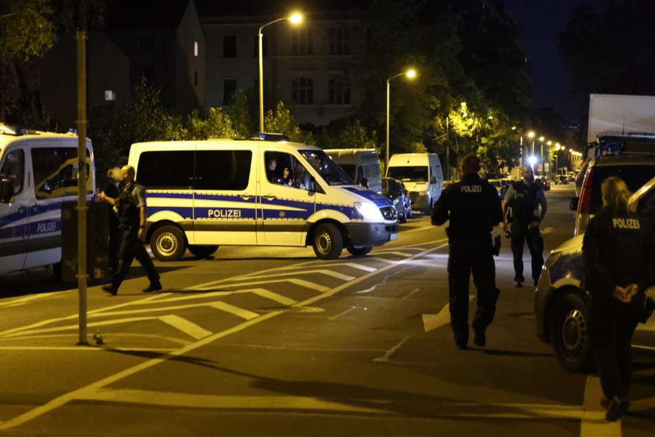 Die Polizei musste zu einem Großeinsatz an die Ecke Kurt-Eisner-Straße/Bernhard-Göring-Straße anrücken.