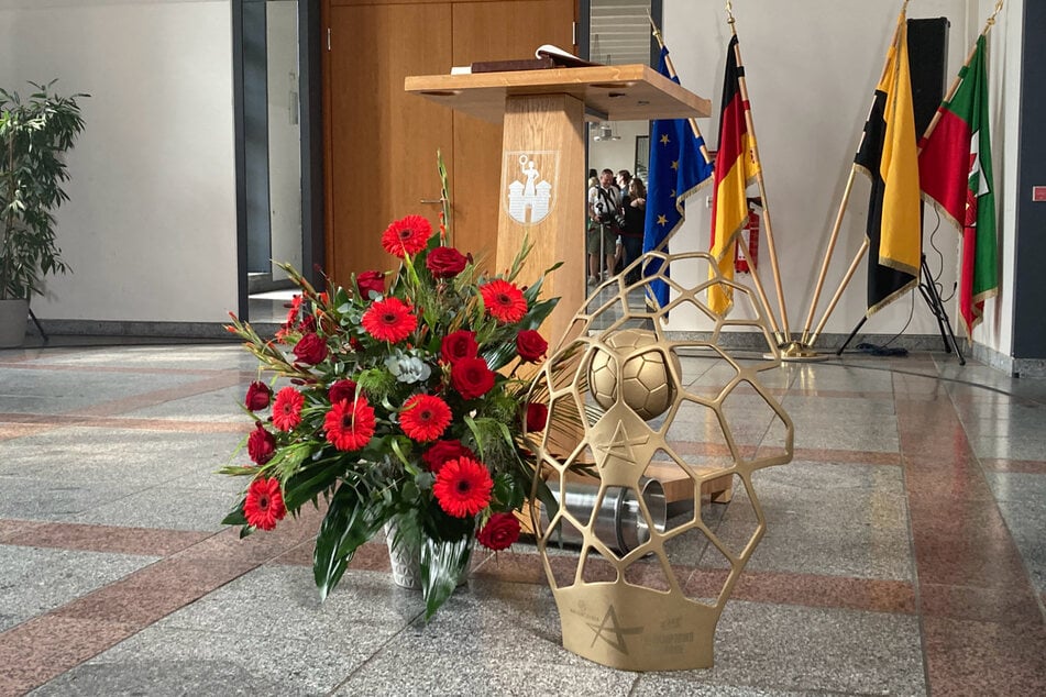 Beim Champions-League-Finale am Sonntag konnten sich die Handballer den Sieg gegen KS Kielce sichern und den goldenen Pokal mit nach Hause nehmen.