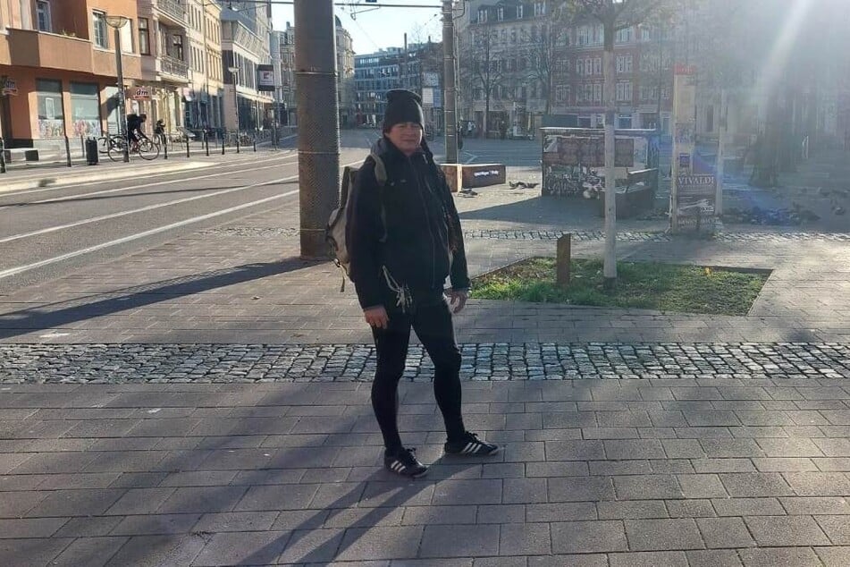 Annette Wölfer (50) möchte den Stadttauben helfen und somit auch die Situation am Lindenauer Markt entschärfen.