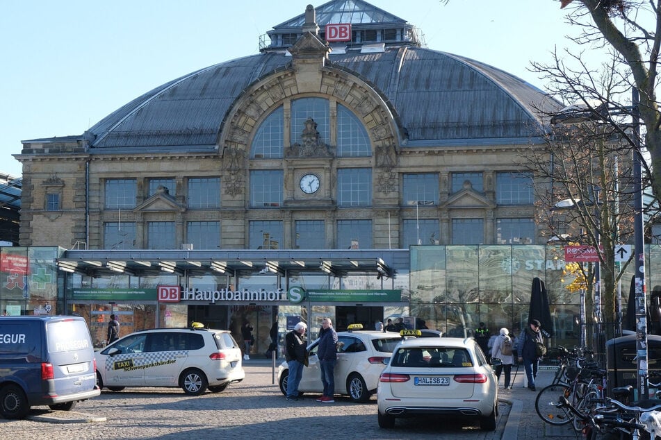 Auf dem Vorplatz des Hallenser Hauptbahnhofs hatte der Mann die Mitarbeiterin angegriffen.