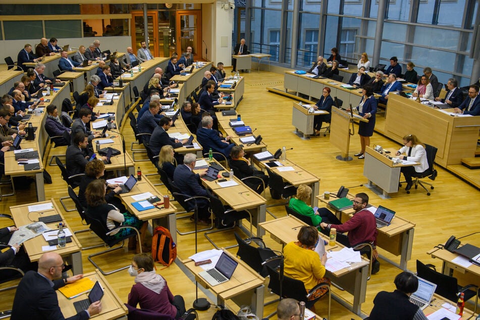 Der Landtag Sachsen-Anhalt soll sich am Donnerstag zu Vorwürfen von Ermittlungspannen äußern.