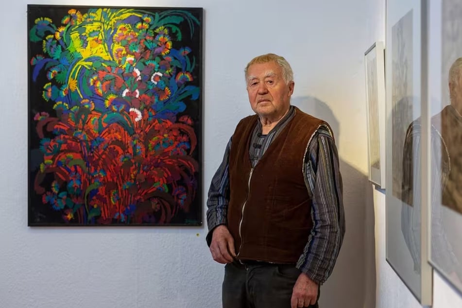 Dieter Kecke (86) in seiner Ausstellung im Einnehmerhaus Freital.