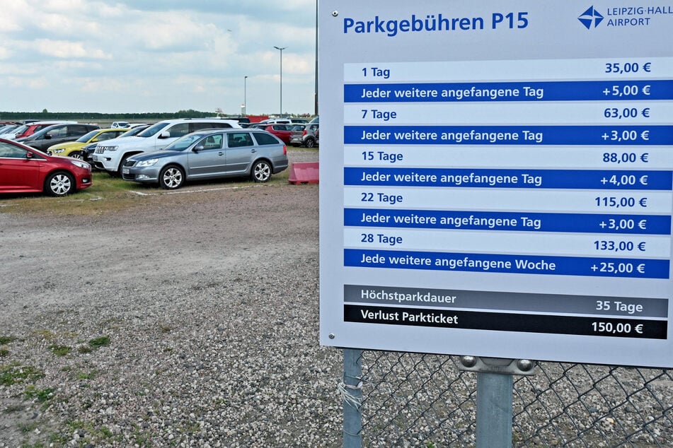 Leipzig: Urlaubsärger am Flughafen Leipzig: Parkgebühren jetzt bis zu 101 Euro pro Woche