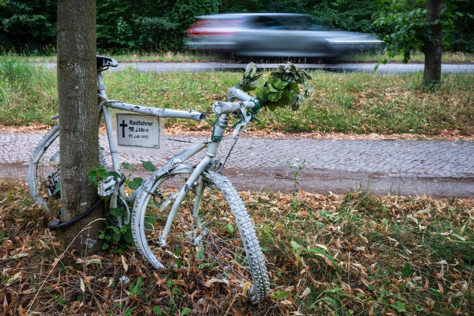 Der Radfahrer ist an einer Kreuzung in Frankfurt (Oder) mit einem Opel-Transporter kollidiert. (Symbolfoto)