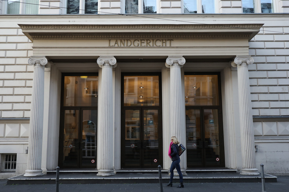 Der Mann alarmierte die Polizei und den Notarzt, weil er seine Frau nicht reanimieren konnte. Zwei Tage später verstarb sie. (Symbolfoto)