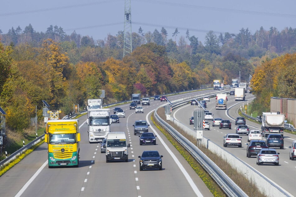 Die Digitalisierung macht auch vor dem Verkehr nicht halt - egal, ob auf der Autobahn oder im Stadtverkehr. (Symbolfoto)