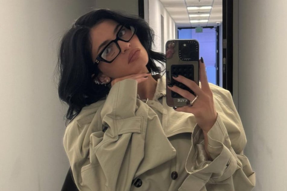 Kylie Jenner was all about business while rocking a trench coat this weekend.