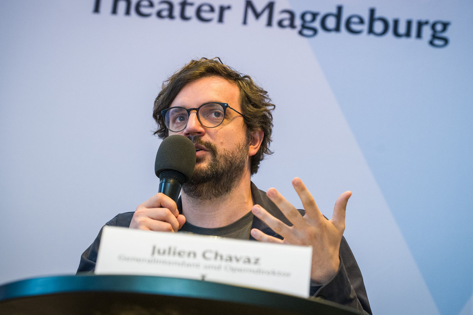 Generalintendant Julien Chavaz hat allen Spartendirektionen am Theater Magdeburg die Vertragsverlängerung angeboten.