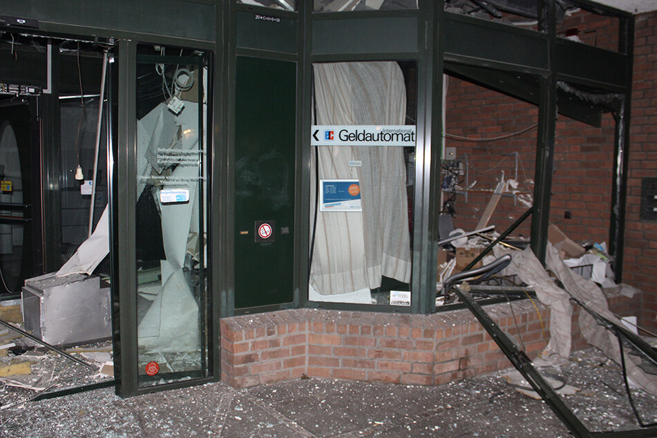 Der Vorraum der Bank wurde bei der Sprengung verwüstet.