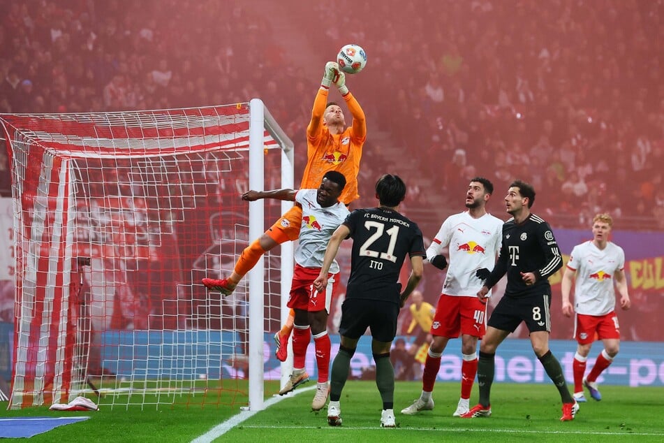 In einem extrem rasanten Spiel gab es schon früh viele Chancen auf beiden Seiten.