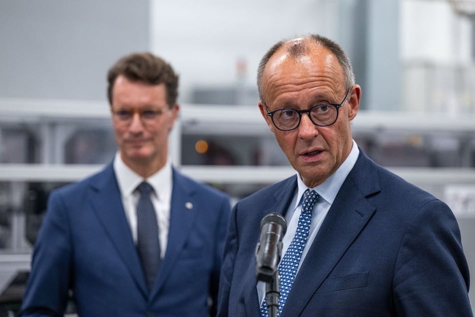Bundeskanzler Friedrich Merz (69, r.) wird nach den Stichwahlen in NRW auf der Landes-Vorstandssitzung der CDU erwartet.