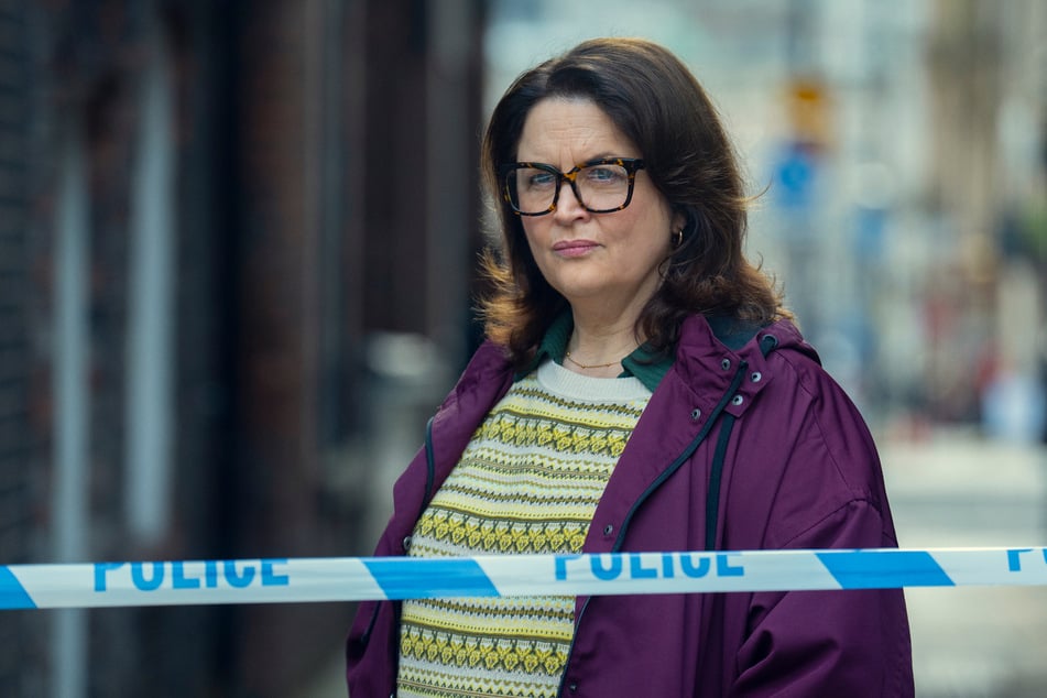 Privatdetektivin Elena Ravenscroft begibt sich auf die Suche nach Henry und entdeckt schnell eine heiße Spur.