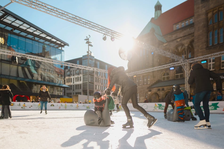 Der Klassiker, die Eislaufbahn, begeistert bereits seit drei Jahren die Besucher der "CSg-Winterlounge".