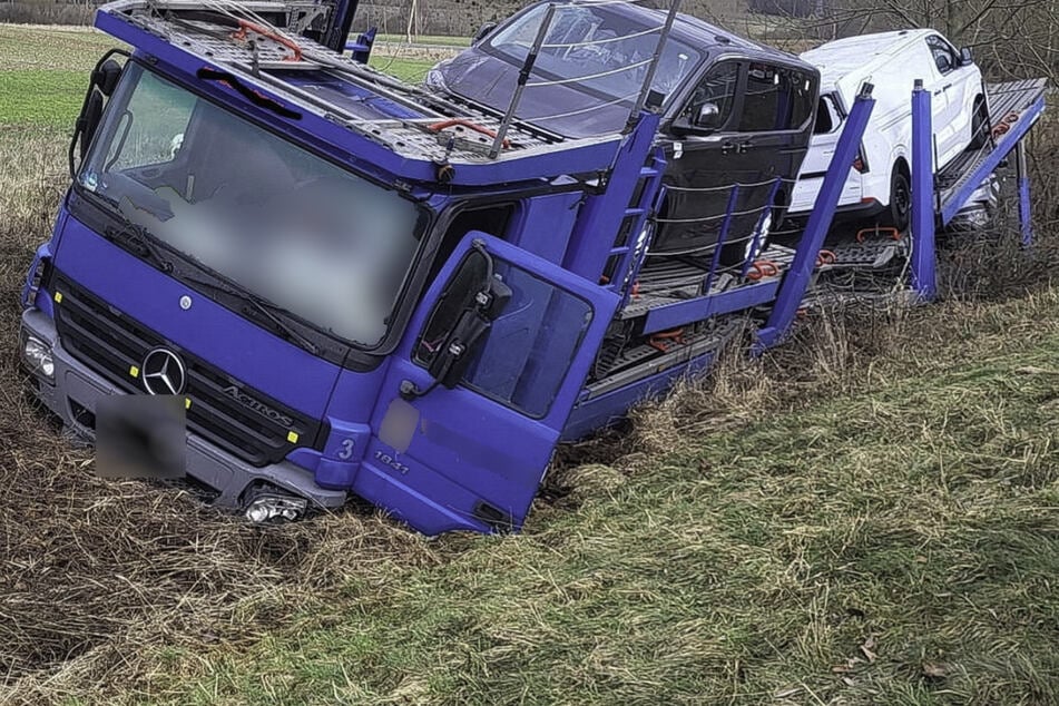 Unfall mit Transporter-Truck: Fahrer verletzt, sechsstelliger Schaden!