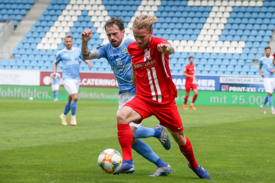 Nils Butzen (28, am Ball) könnte von Hansa Rostock kommen.