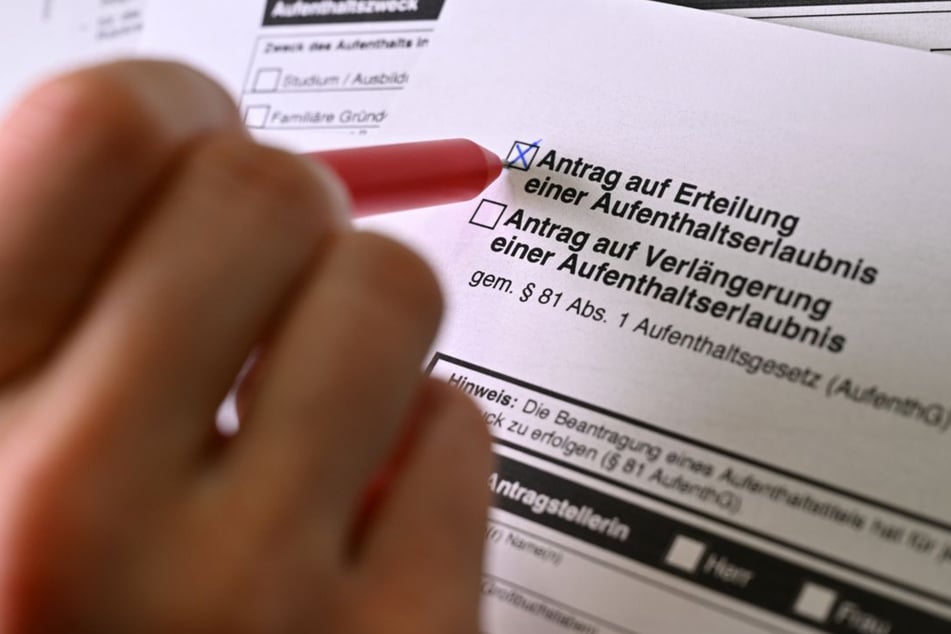 Die Mitarbeiterin des Kölner Ausländeramts soll ihr Wissen genutzt haben, um die internen Kontrollmechanismen umgehen zu können. (Symbolbild)