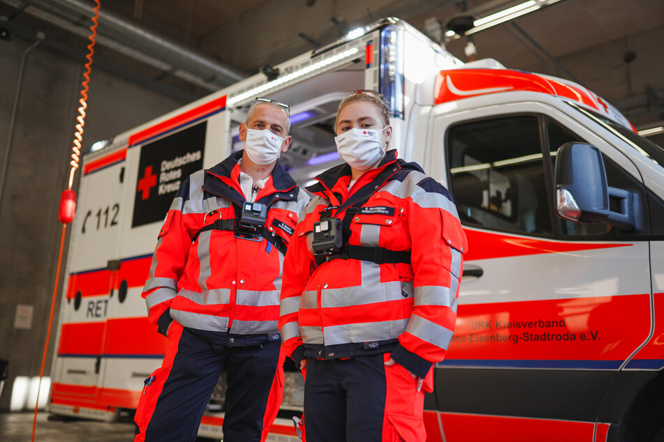 Wurden von SAT.1 in ihrem Arbeitsalltag begleitet: Petro Sadani (56) und Sindy Meisegeier (25).