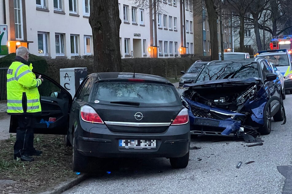 Bei einem Unfall in Hamburg wurden am späten Donnerstagnachmittag fünf Personen verletzt.