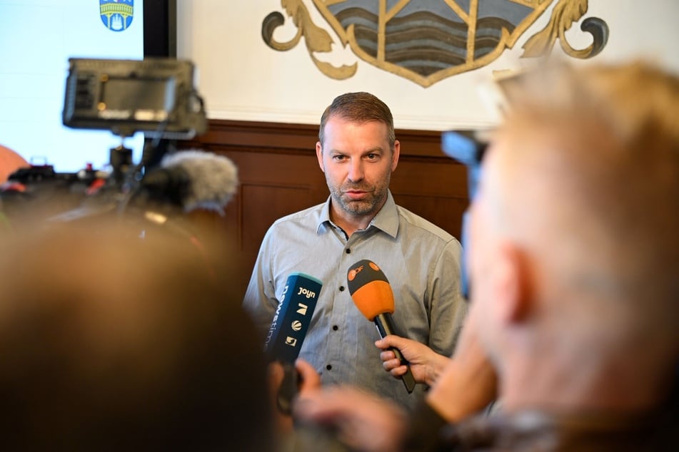 CDU-Kandidat Marcus Hoffmann (41) trat nach seinem Wahlsieg vor die Presse.
