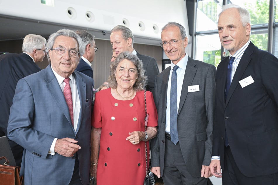 Die Familie des früheren Arbeitgeberpräsidenten Dieter Hundt (87, l.) war Hauptanteilseigner von Allgaier. (Archivfoto)